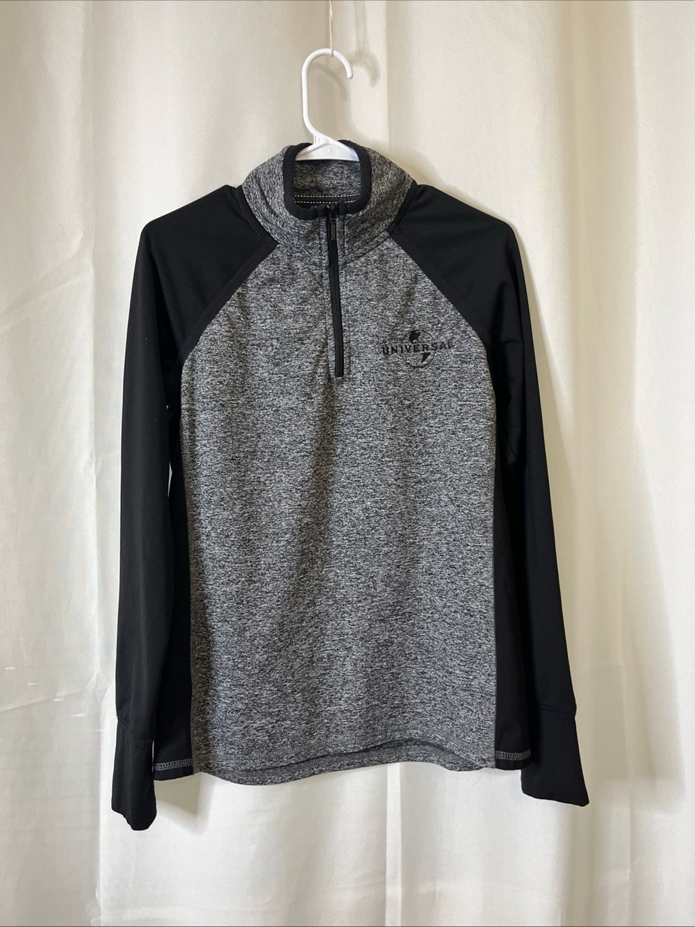 Universal Studios Pullover Women's Large Gray Black 1/4 Zip Thumbholes, Medium